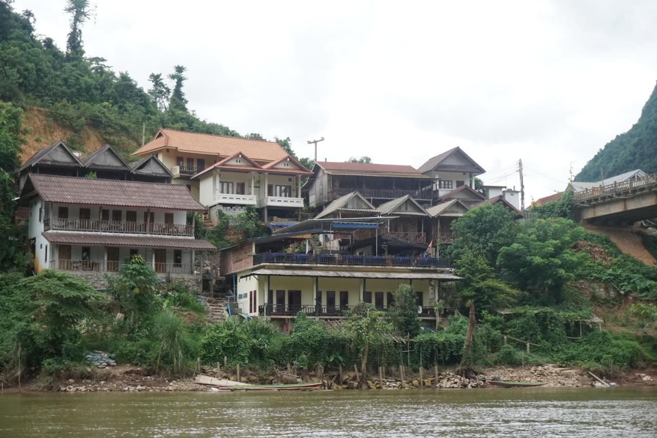 Sunrise Bungalow Hotel Nong Khiaw Bagian luar foto